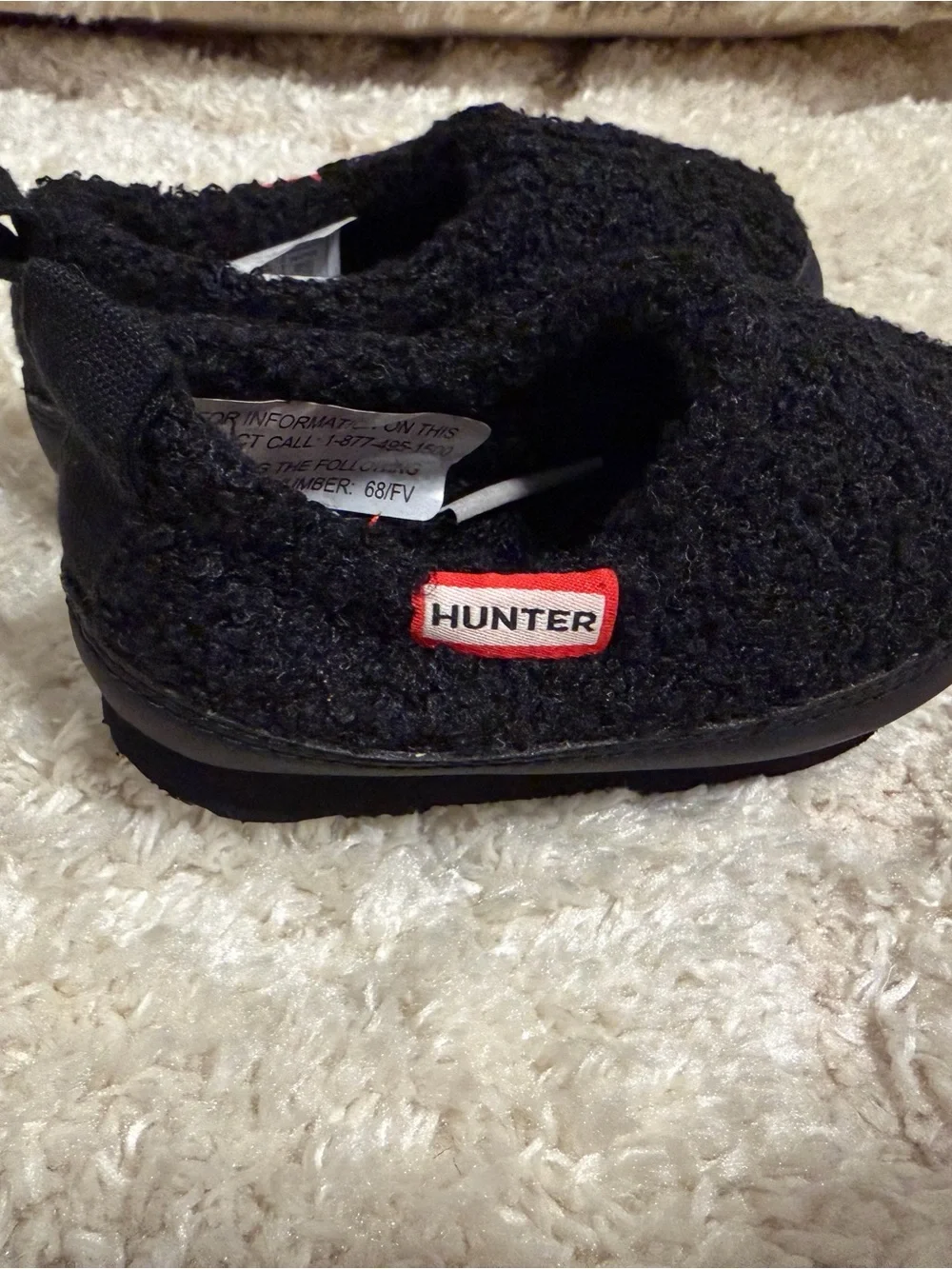 Hunter Kids Black Sherpa Slip-On Slippers with Red Logo